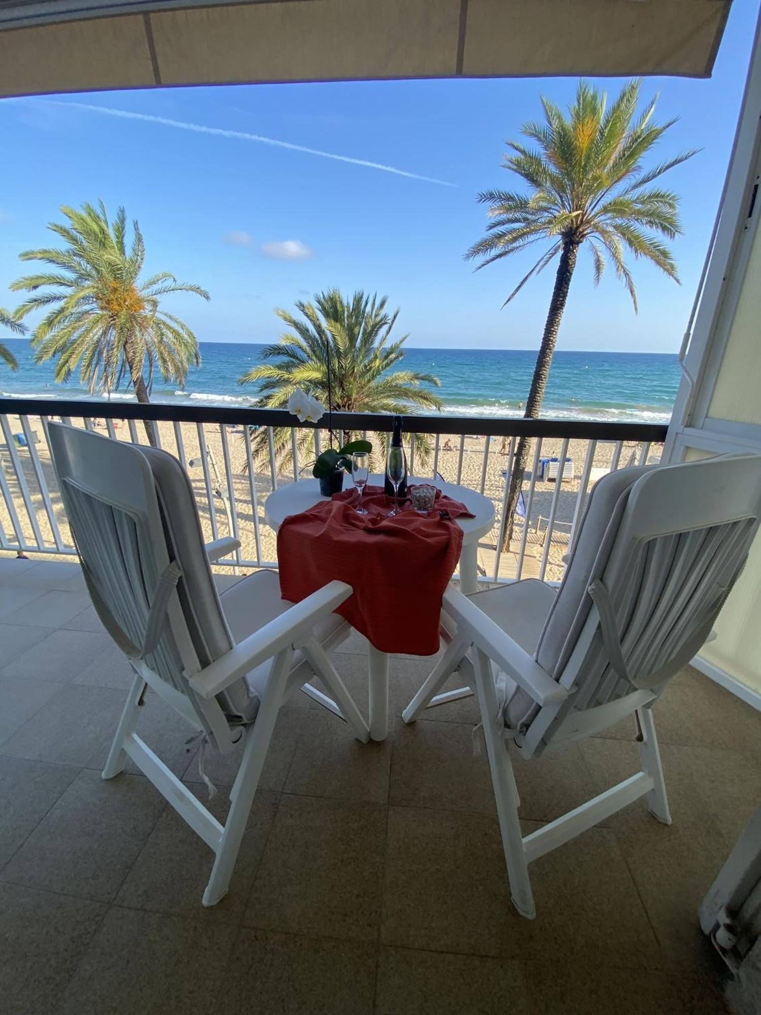 El Velero Una Terraza Al Mar Lejlighed Calafell Eksteriør billede